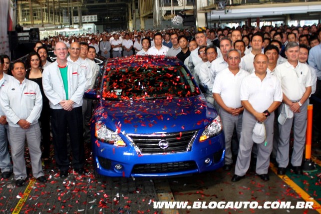 Nissan Sentra Primeira-unidade-do-novo-Sentra-a-sair-da-linha-de-produção-mexicana-643x429