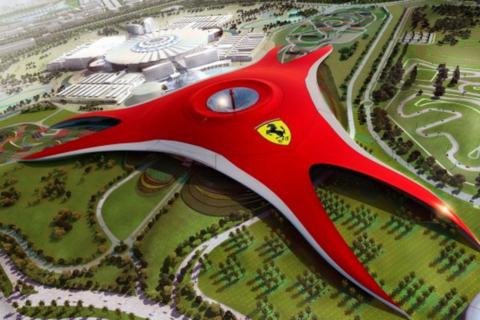 Ferrari World Abu Dhabi, o parque da Ferrari, abre suas portas