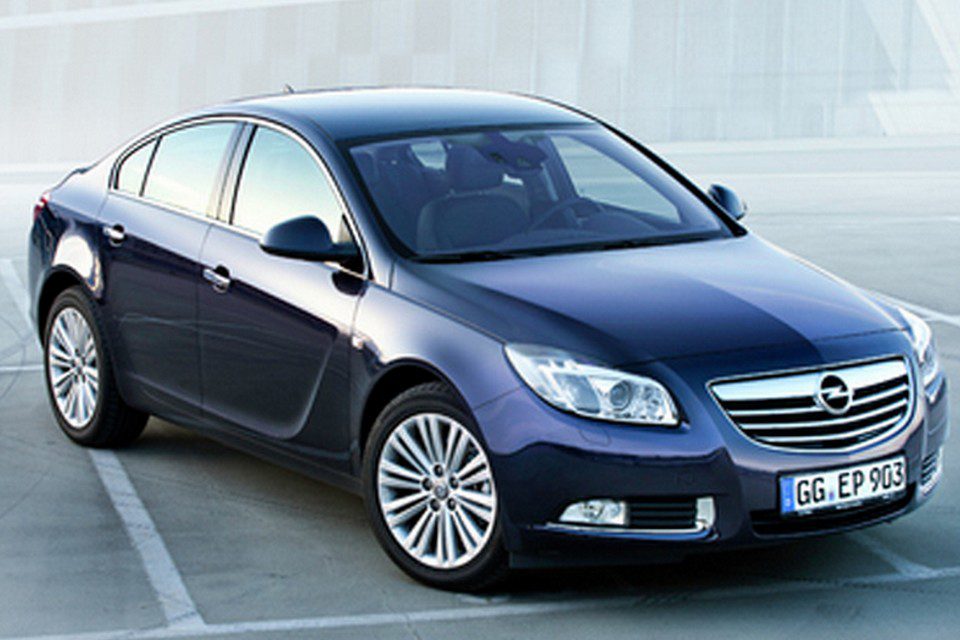 Opel Insignia ganha novos motores para a linha 2012 na Europa