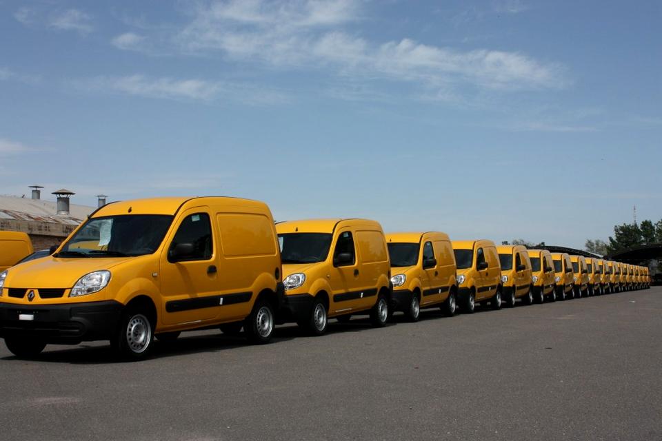 Renault entrega 1.017 unidades do furgão Kangoo Express aos Correios