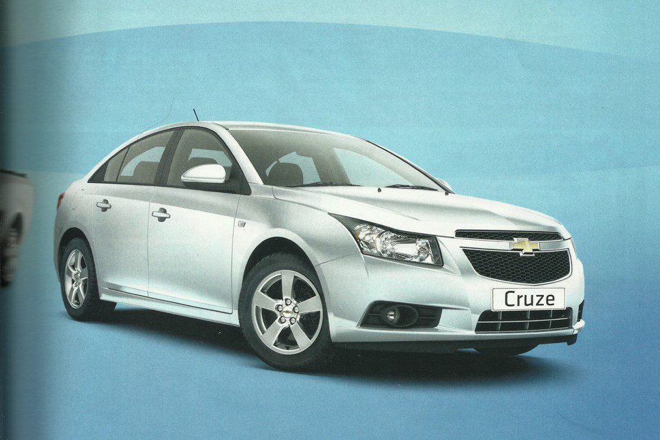Chevrolet Cruze em possível versão LS aparece em anúncio