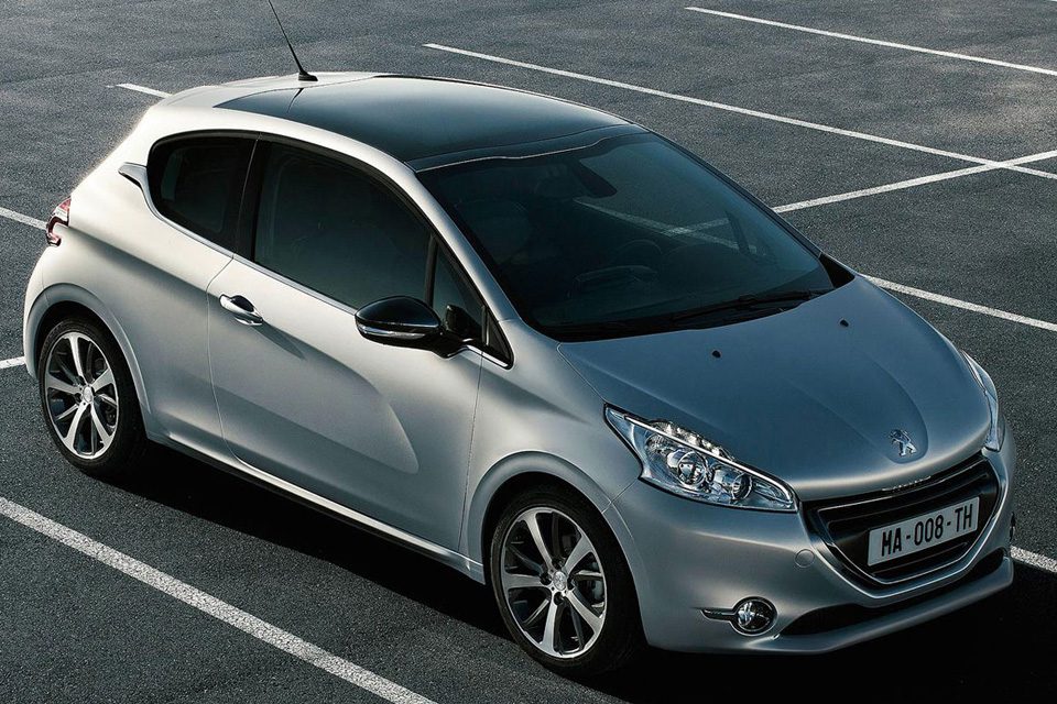 Peugeot inicia produção do 208 na França. Versão esportiva GTI chega no final do ano