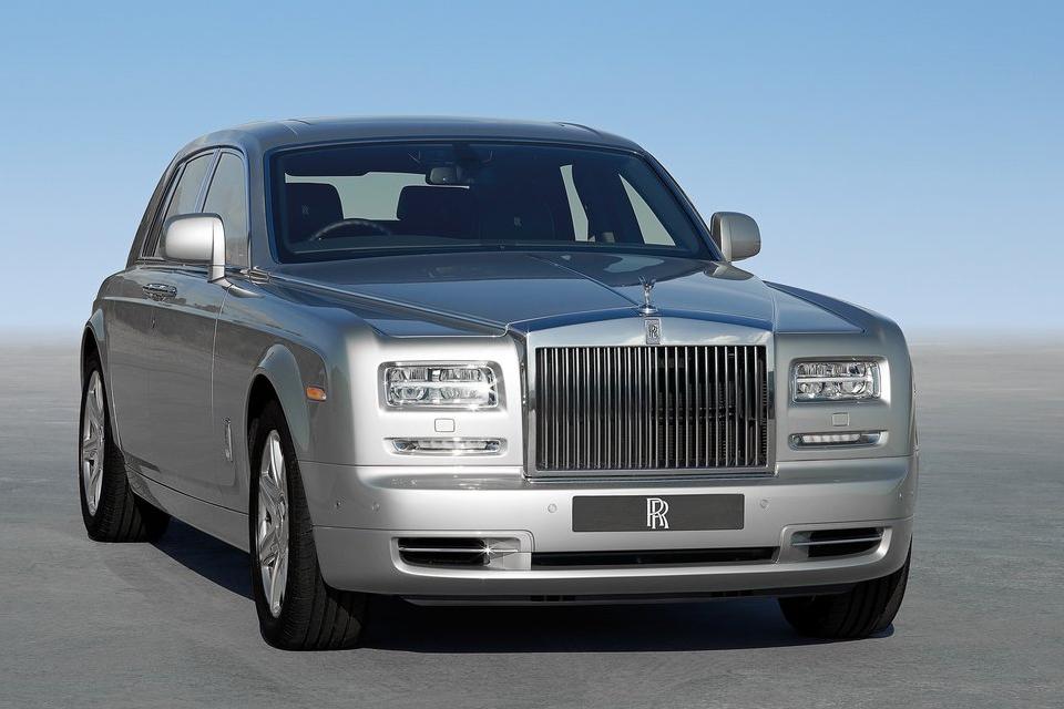 Rolls-Royce reestiliza o sedã Phantom para o Salão de Genebra