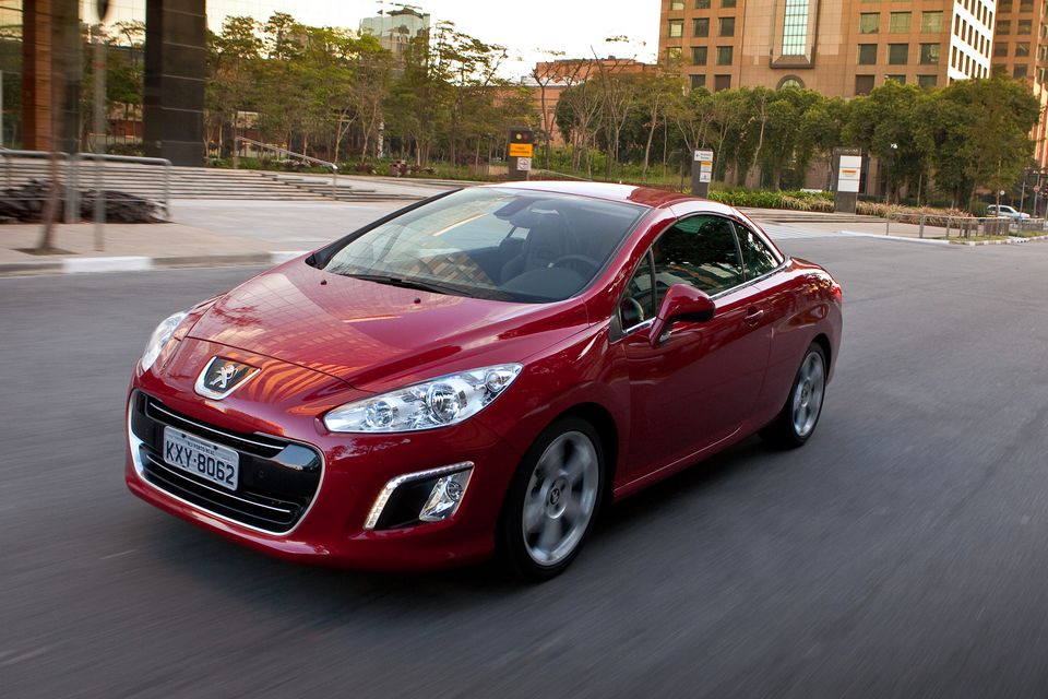 Peugeot começa a vender 308 CC no Brasil por R$ 129.990