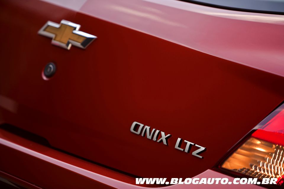 Chevrolet revela primeiras imagens do novo compacto Onix