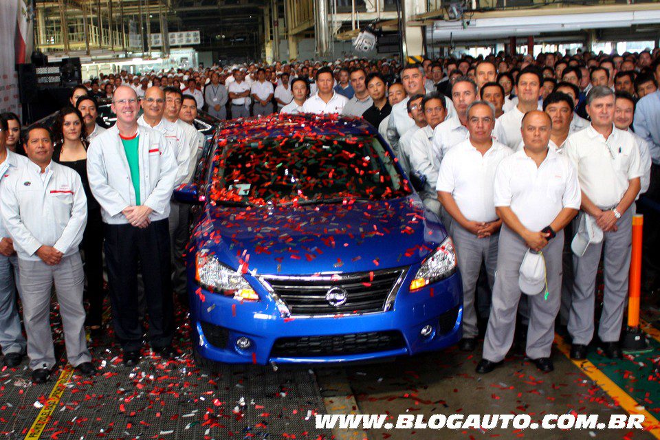 Nissan começa a produzir o novo Sentra no México