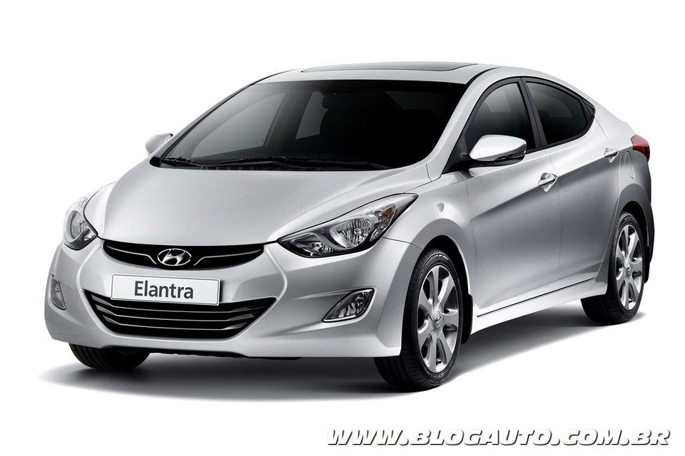 Hyundai Elantra troca motor 1.8 a gasolina por 2.0 flex