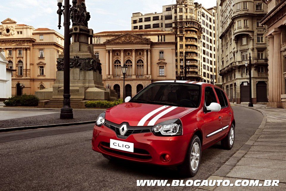 Renault Clio 2013 exibe novas linhas em primeiras imagens