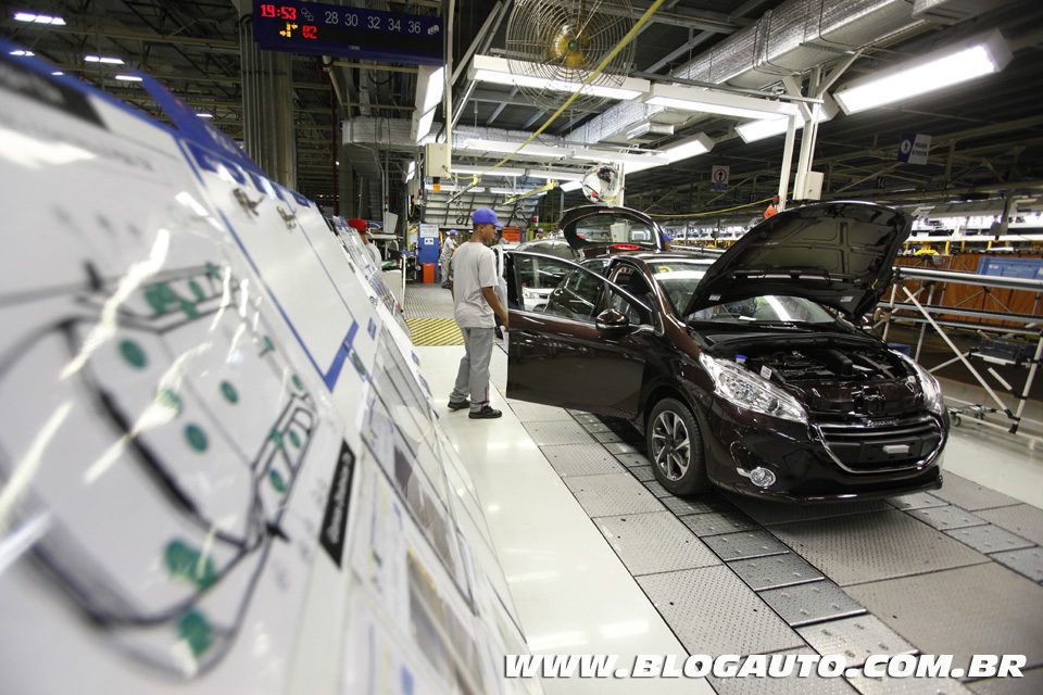 Peugeot 208 nacional começa a ser produzido