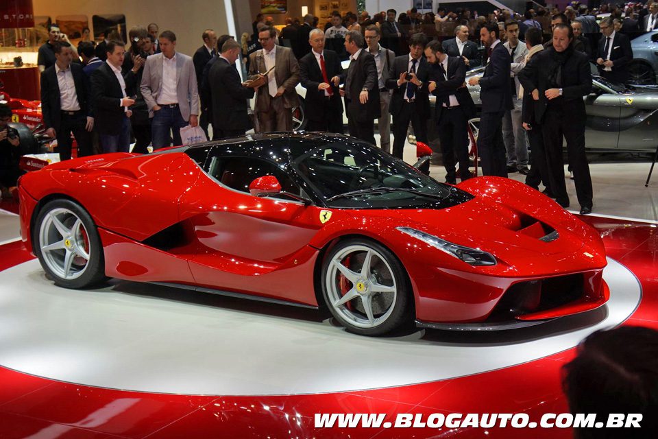 Ferrari LaFerrari é a mais veloz da história da marca