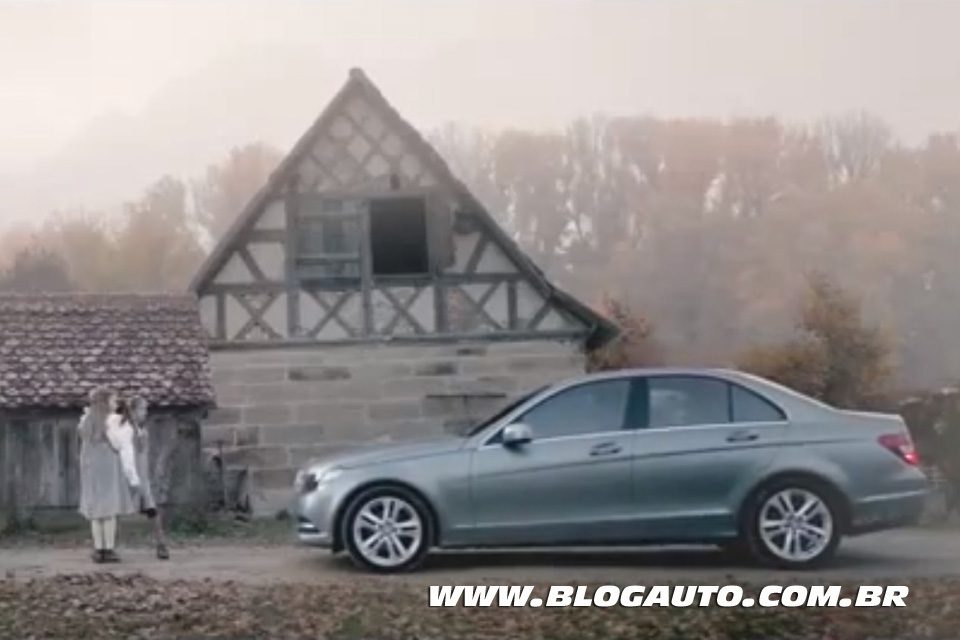 Polêmica: Mercedes-Benz salva o mundo de Adolf Hitler Vídeo