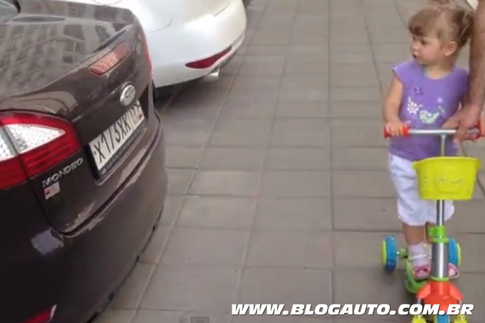 Salada Russa: criança reconhece marcas de carro (vídeo)
