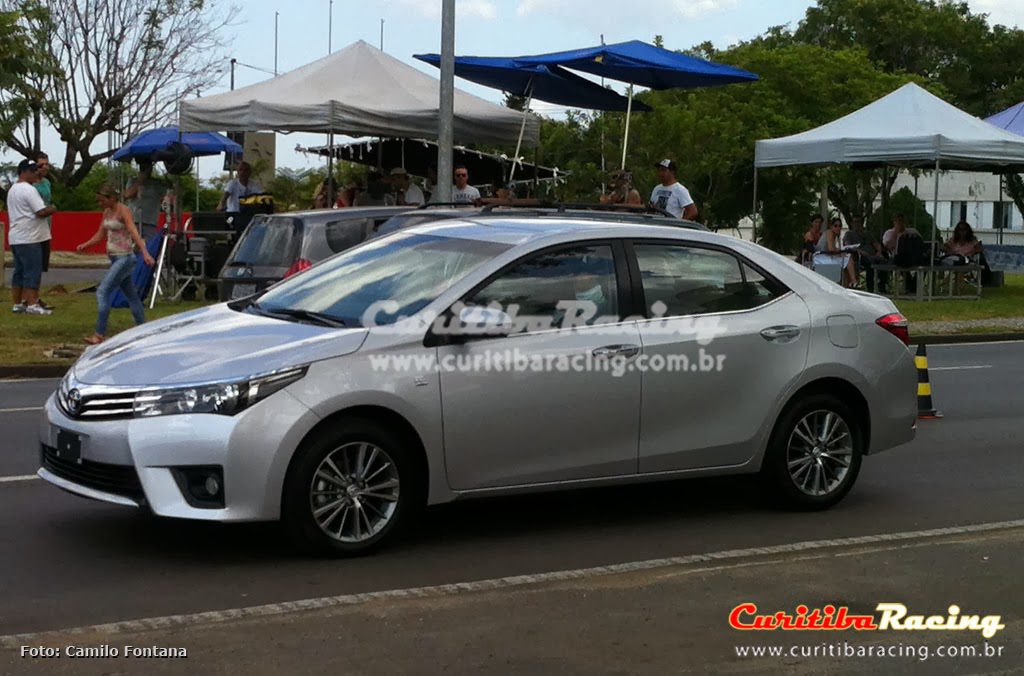 Toyota Corolla 2015 flagrado em Curitiba