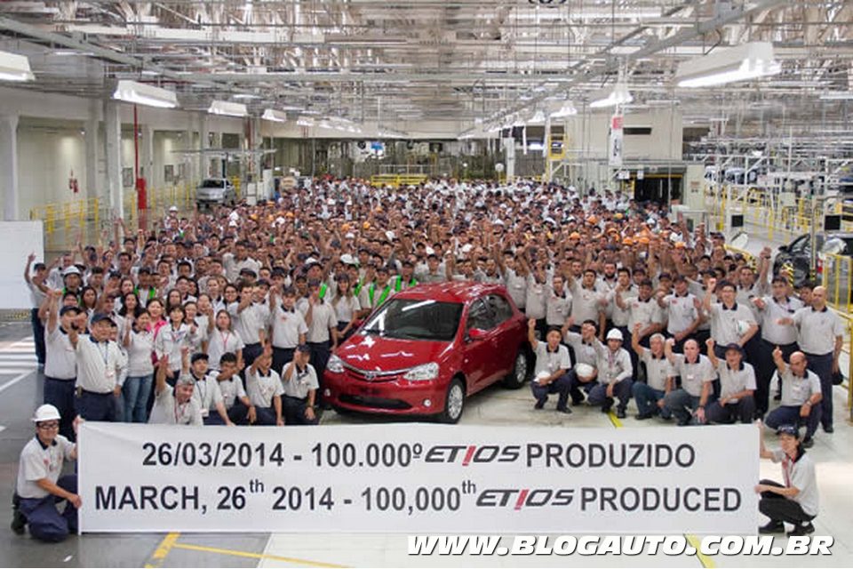Toyota Etios comemora 100 mil unidades produzidas no Brasil
