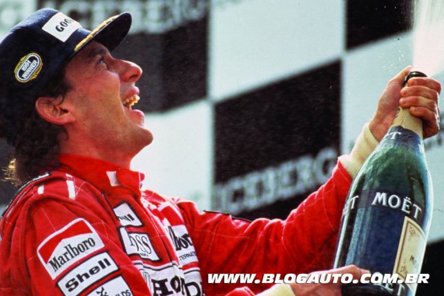 Ayrton Senna comemorando com Moët & Chandon