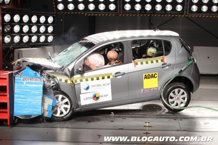 Fiat Palio com airbags também ganhou três estrelas no Latin NCAP