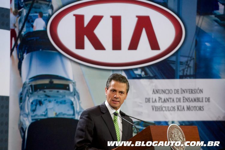 Enrique Peña Nieto, presidente do México, comemora fábrica da Kia em seu país