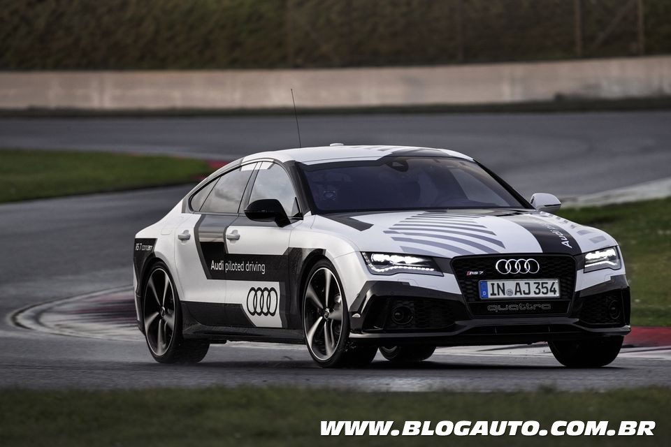 Audi RS7 sem piloto, surpreende pela esportividade
