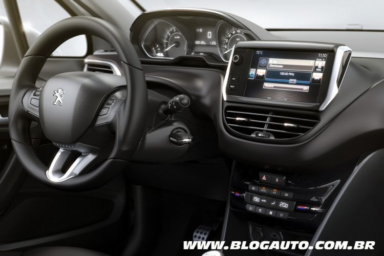 Primeira imagem do interior do Peugeot 2008 nacional