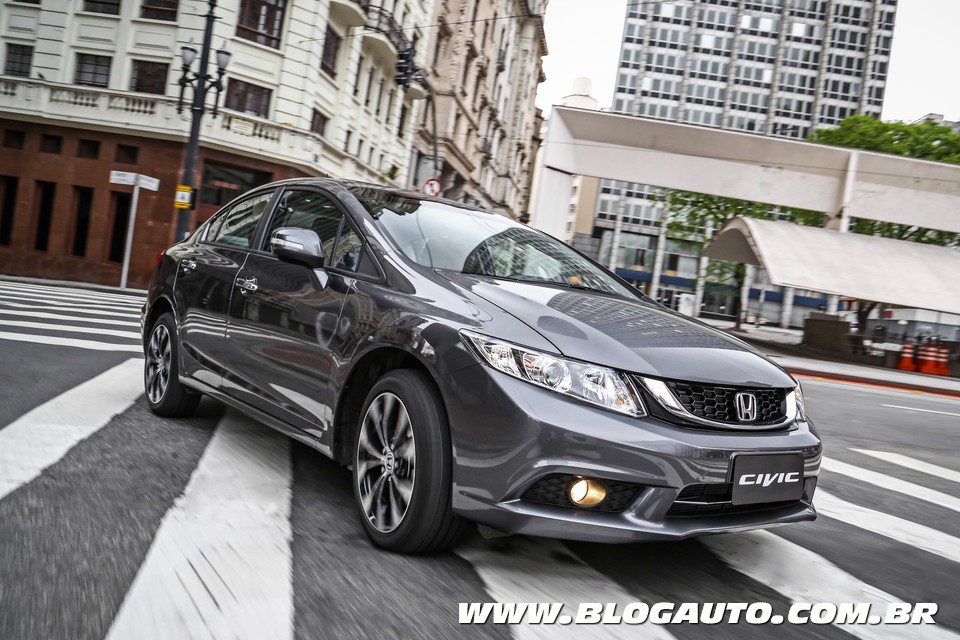 Honda Civic 2016 volta a oferecer versão EXR