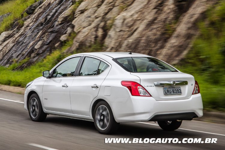  Review: Nissan Versa 2016, nueva motorización y versiones - BlogAuto