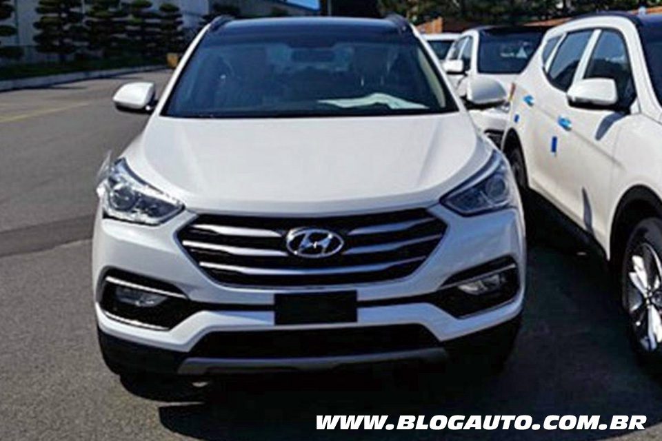 Hyundai Santa Fe 2016 flagrado com novo visual