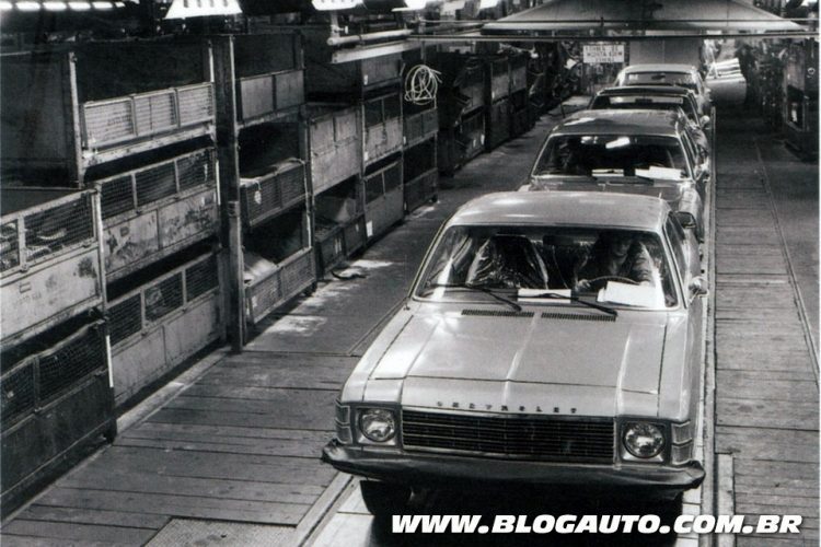 Linha de produção do Opala, o primeiro carro nacional da Chevrolet