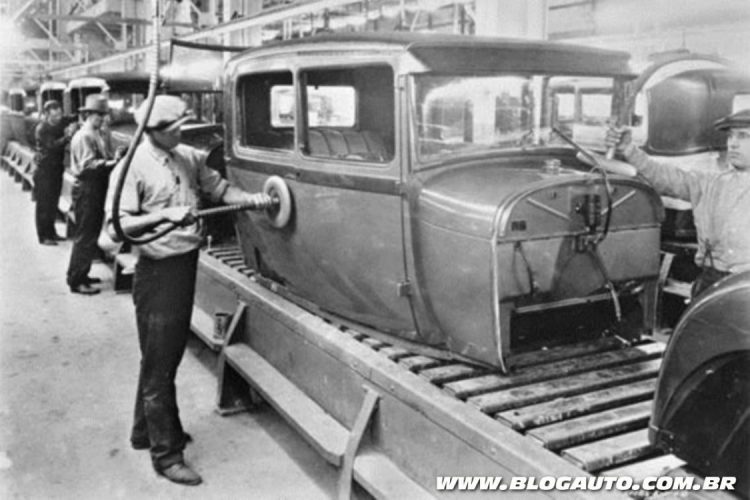 Linha de montagem do Ford A em 1927