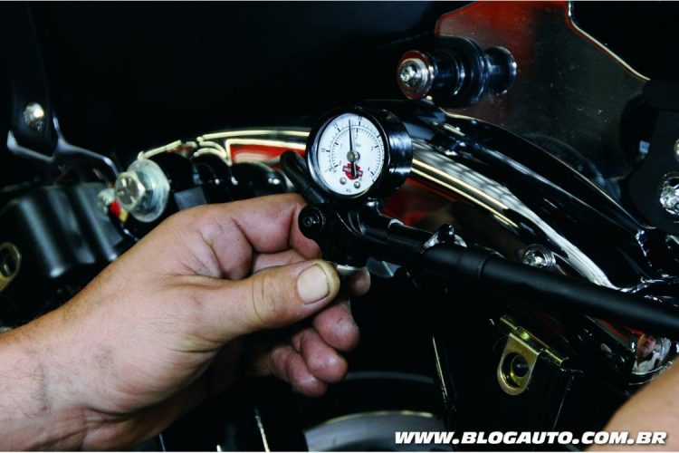 Calibragem da suspensão em moto Harley-Davidson