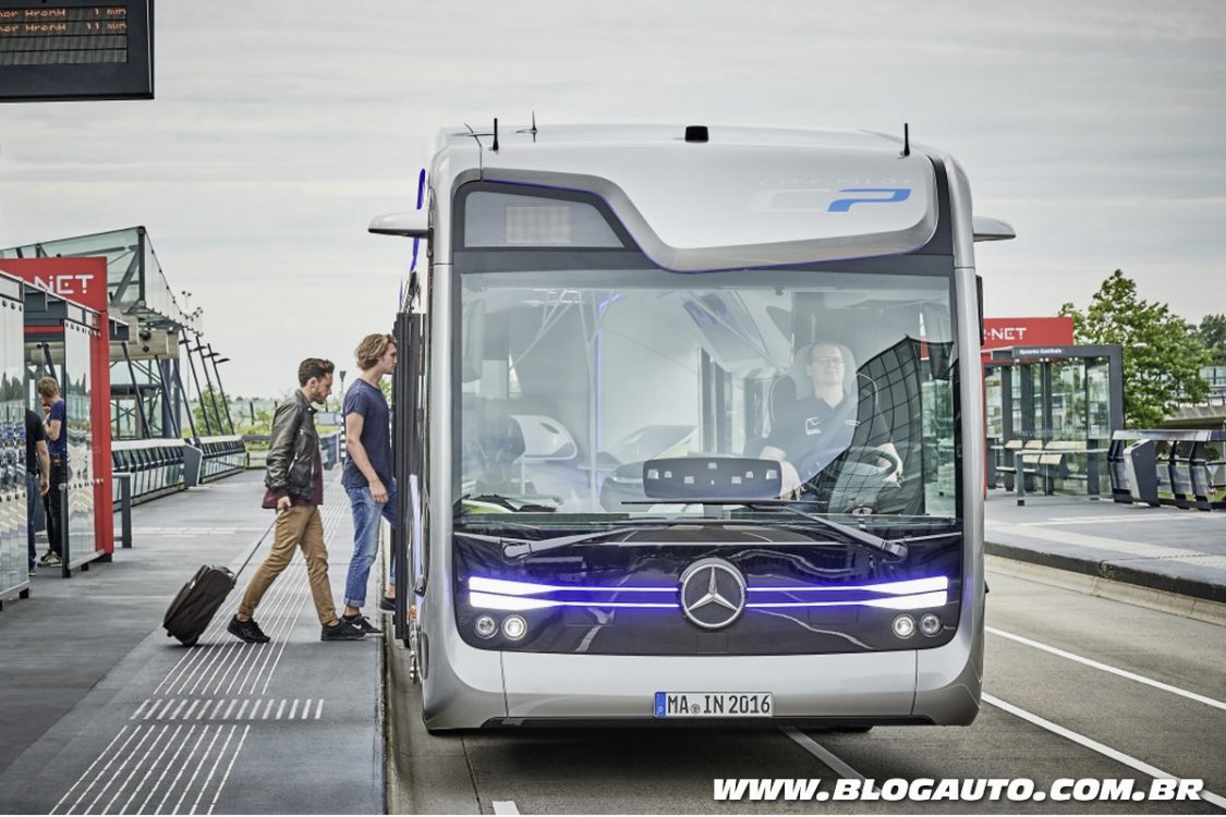 Mercedes-Benz mostra ônibus com condução autônoma