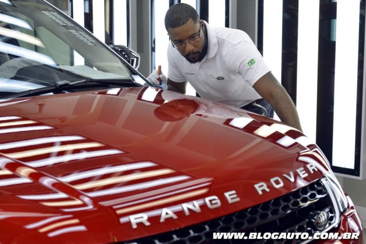 Range Rover Evoque na fábrica de Itatiaia