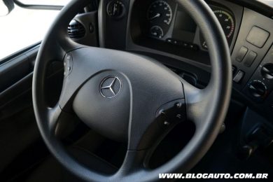 Novo volante multifuncional dos caminhões Mercedes-Benz