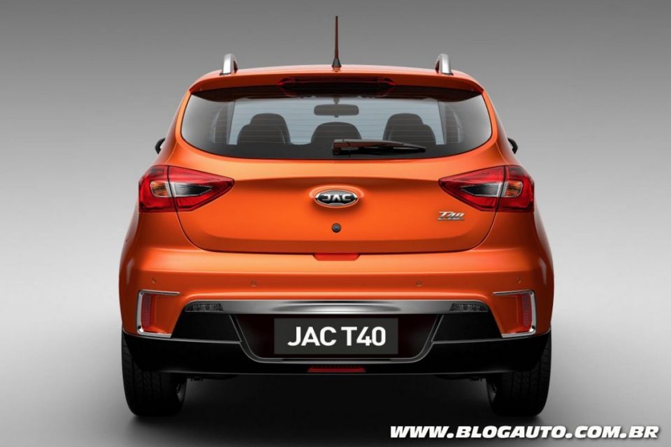 JAC T40 com nova identidade da JAC Motors