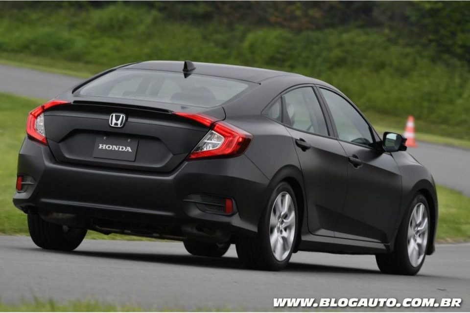 Honda Civic com câmbio de dupla embreagem 
