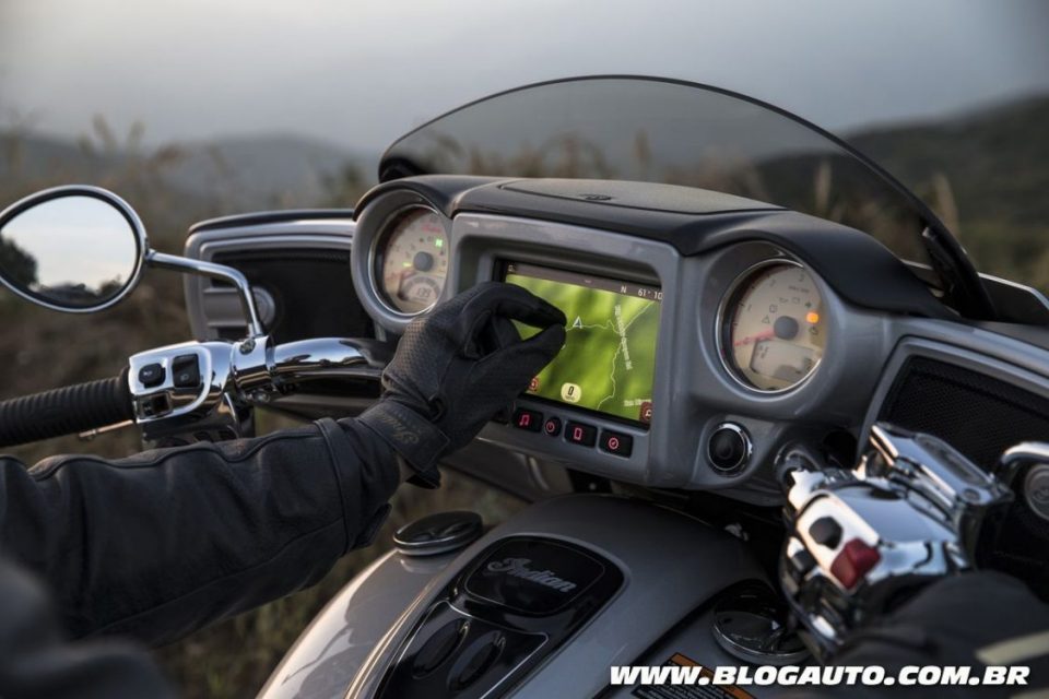 Indian lança central multimídia para motocicletas no Brasil BlogAuto