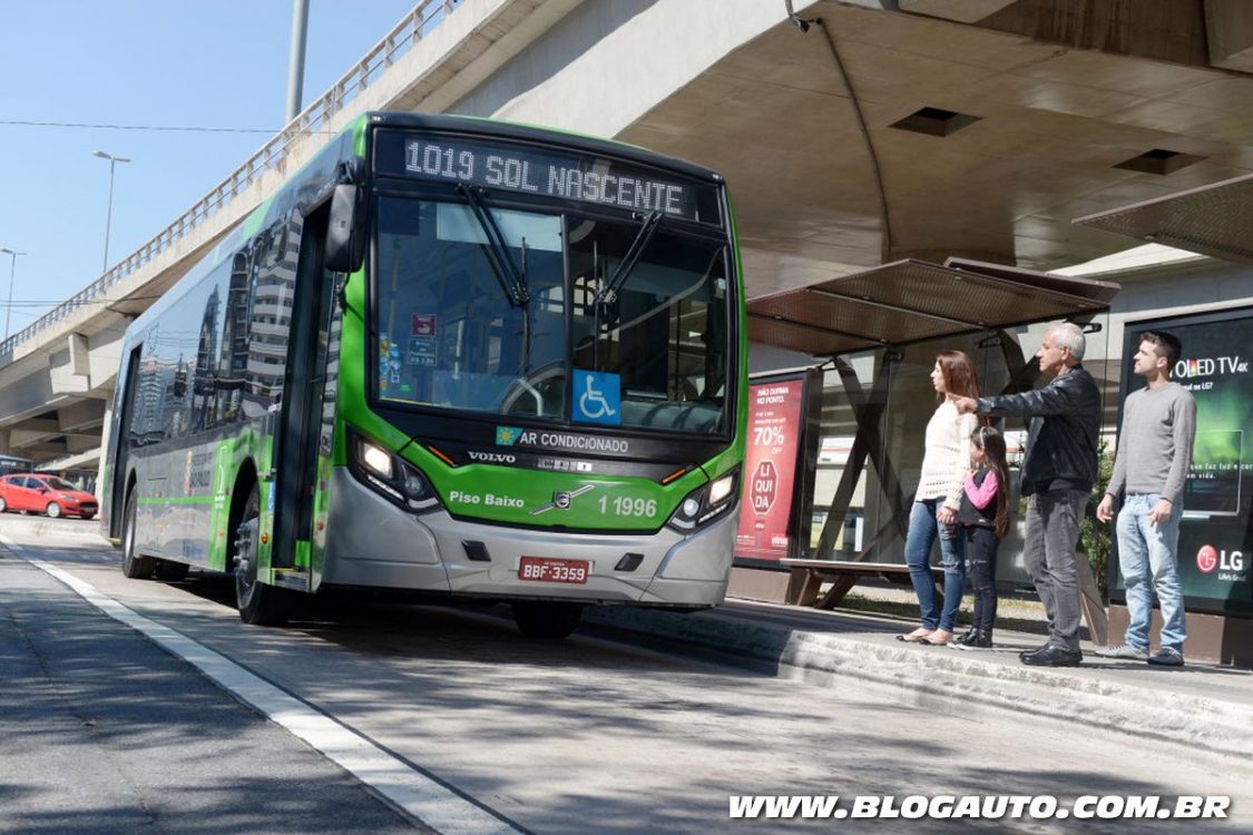 Volvo B8R estreia como ônibus urbano da marca no Brasil