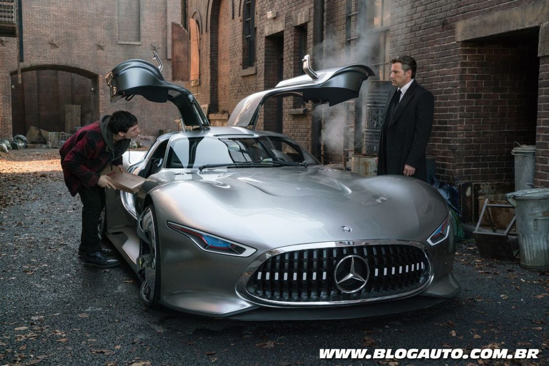 Mercedes-Benz aparece em novo filme Liga da Justiça
