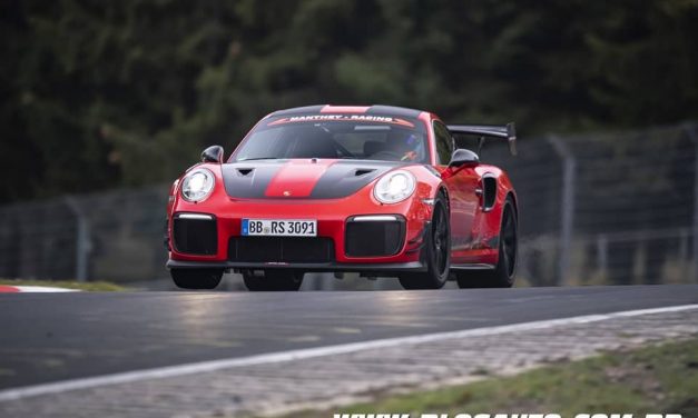 Porsche 911 bate recorde de Nürburgring