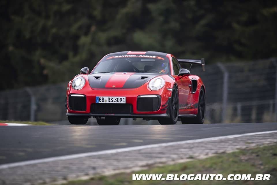 Porsche 911 bate recorde de Nürburgring