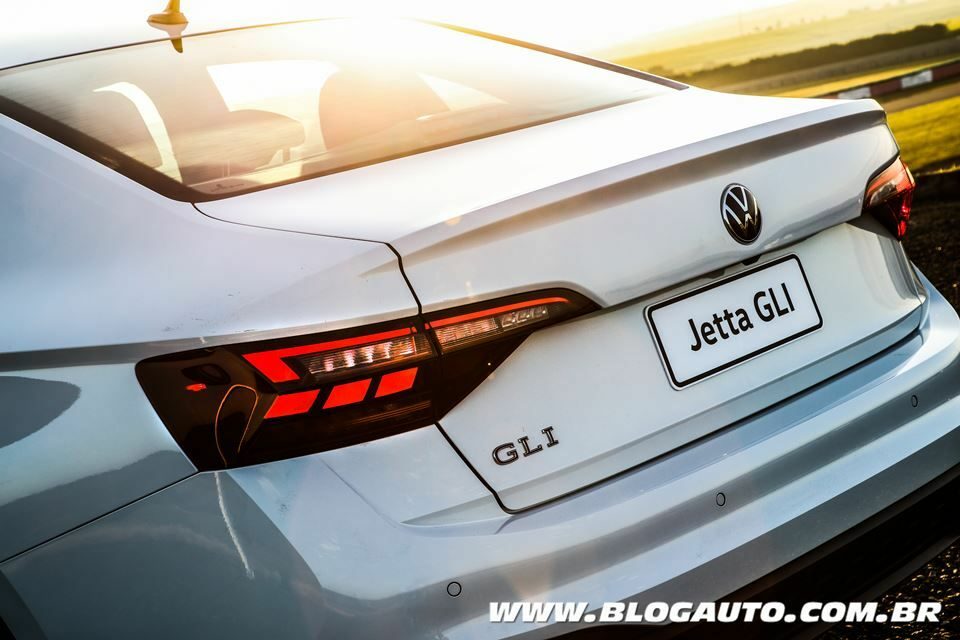 Volkswagen Jetta GLi chega com 231 cv por R$ 216.990