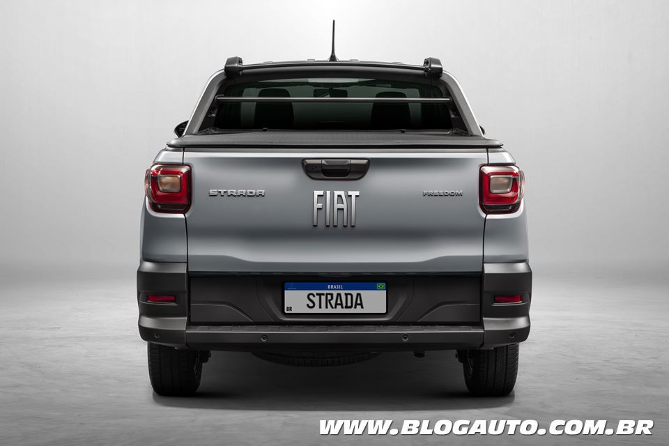 Fiat Strada 2024 Freedom Cabine Dupla