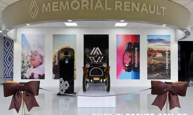 Memorial Renault 25 Anos de História e Inovação