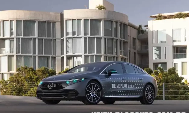 Mercedes-Benz Pioneira em Luzes para Direção Automática